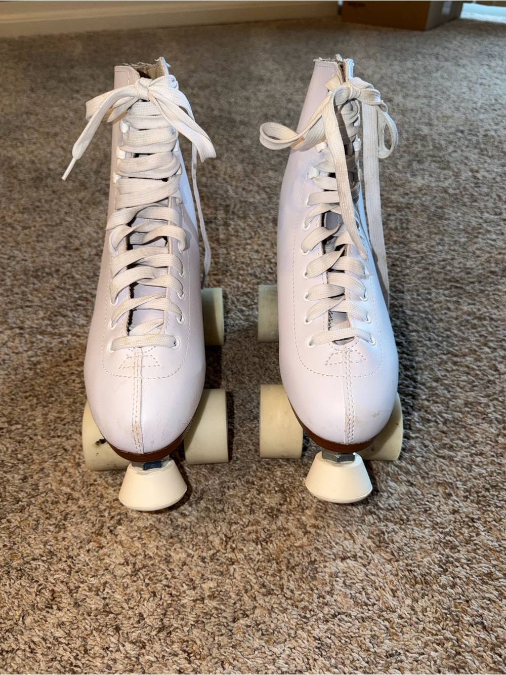 Women's White Lace-Up Quad Roller Skates